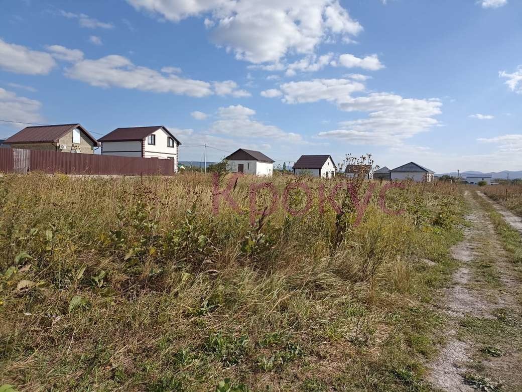 В продаже земельный участок ИЖС в стремительно растущем и цветущем поселке Семигорском.

КН 23:47:0104007:2704.

Широкий фасад 20м. Удобный заезд. Недалеко остановка общественного транспорта. Район активной застройки.

Предлагаем строительство (от 38000р!!! за 1 кв.м.) Вашего собственного дома на да