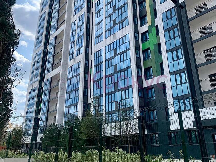 Продаётся студия в Приморском районе города Новороссийска. Поселок Цемдолина.

Квартира расположена на 7 этаже 24-этажного дома. 

В подъезде выполнен ремонт, чистый! 

Общая площадь квартиры - 28.1кв.м 

Жилая комната - 15.1кв.м. 

Кухня - 4.2 кв.м 

Санузел - 4,1кв.м 

Коридор - 3.2 кв.м

Квартира