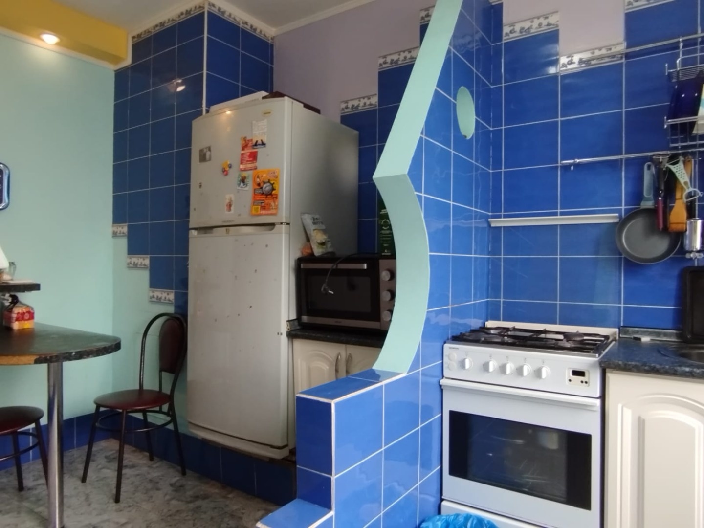 Продается 3 квартира в Центральном р.н. Вода постоянно есть система накопления в подъезде. В квартире есть все для проживания, хорошие соседи. Ипотека подходит. В доме магазины ,аптеки. Рядом детский сад № 18,45 Школа -№22,2
