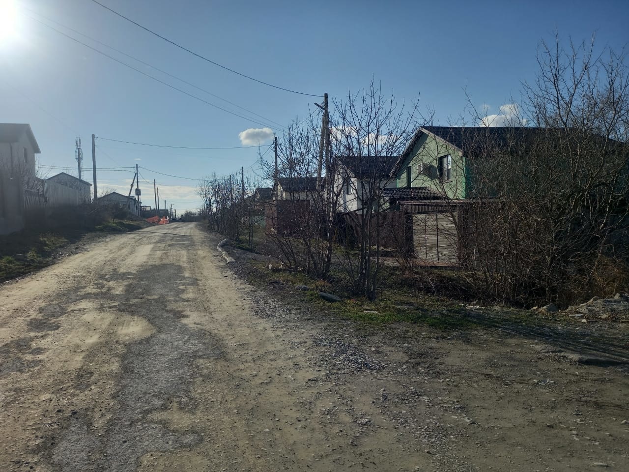 Продается земельный участок, Гора великая, переулок Лесистый -свет рядом ,отсыпан. Участок увеличивается, перераспределение, есть возможность.